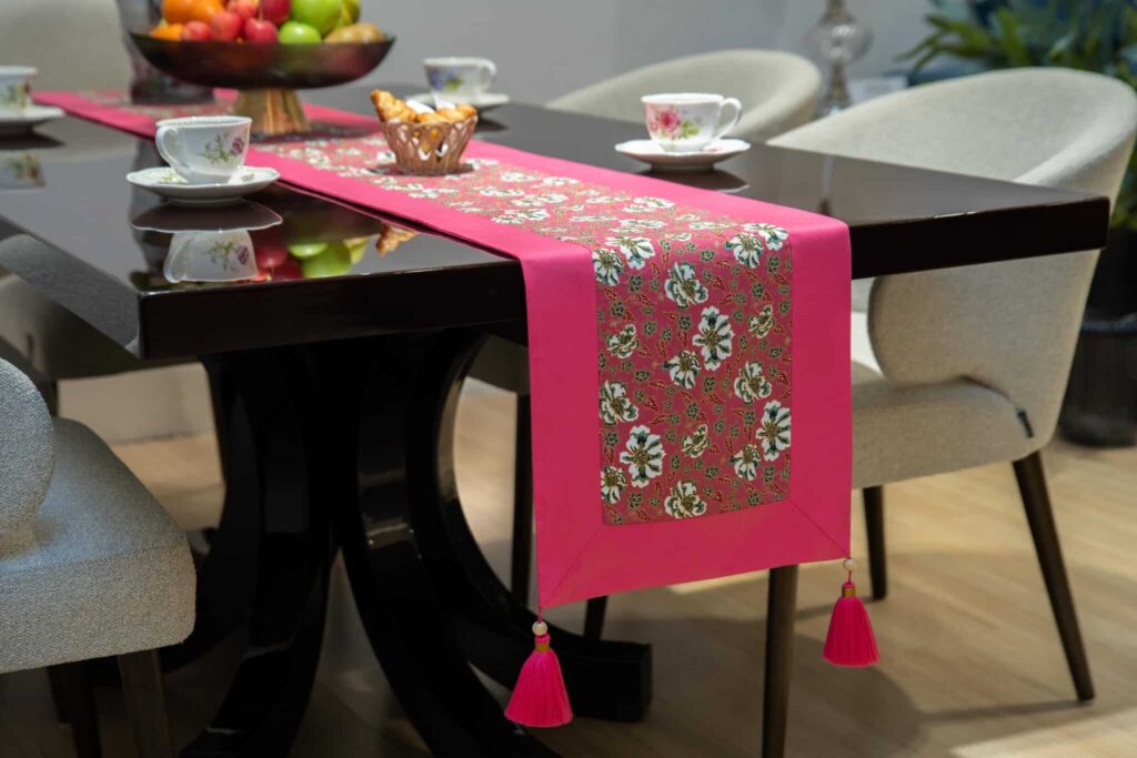 Taplak Meja Batik Pink