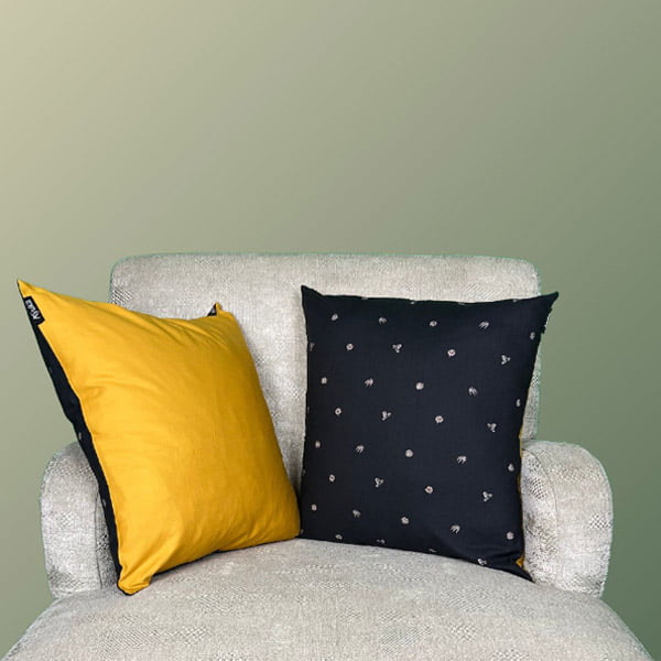 Sarung Bantal Sofa Motif Bunga Mungil Eksklusif