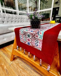 Table Runner Motif Batik Merah Elegan Reversible