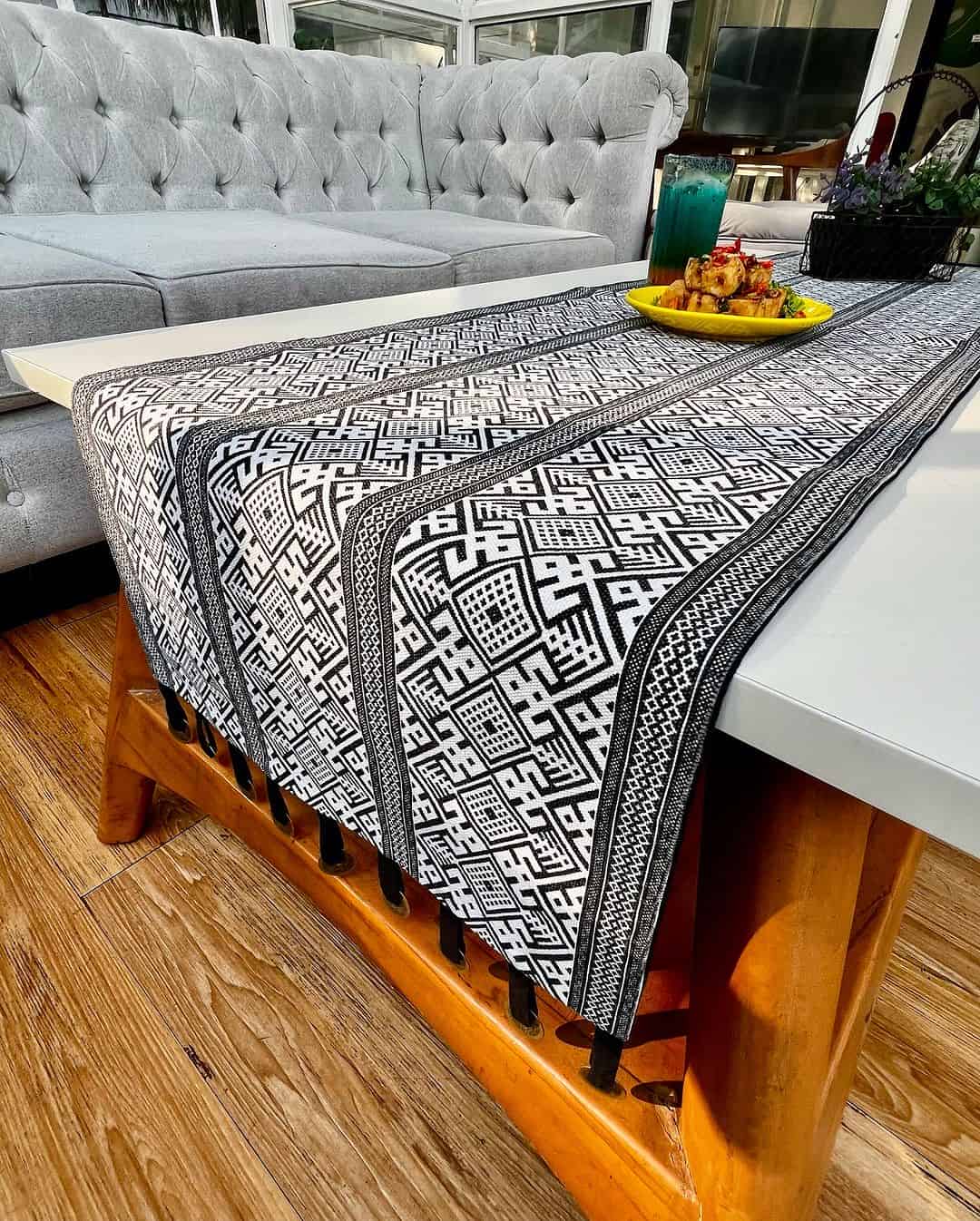 Table Runner Tribal Istimewa Reversible