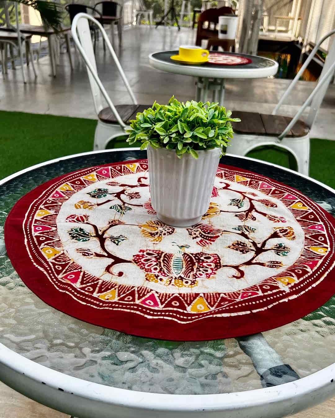 Taplak Bundar Batik Tulis Kupu-kupu Maroon Istimewa Elegan
