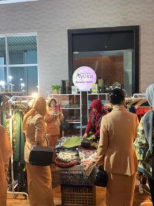 Ayuka Table Runner dan Ibu Hani Pramono Anung 03