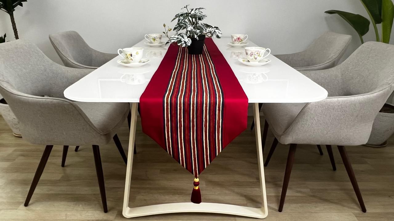 Table Runner Motif Galar Merah Stripe Istimewa