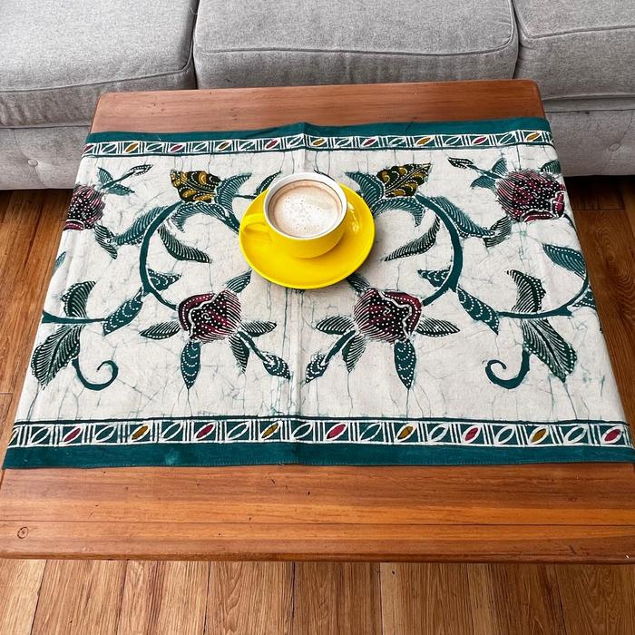 Taplak Meja Persegi Batik Tulis