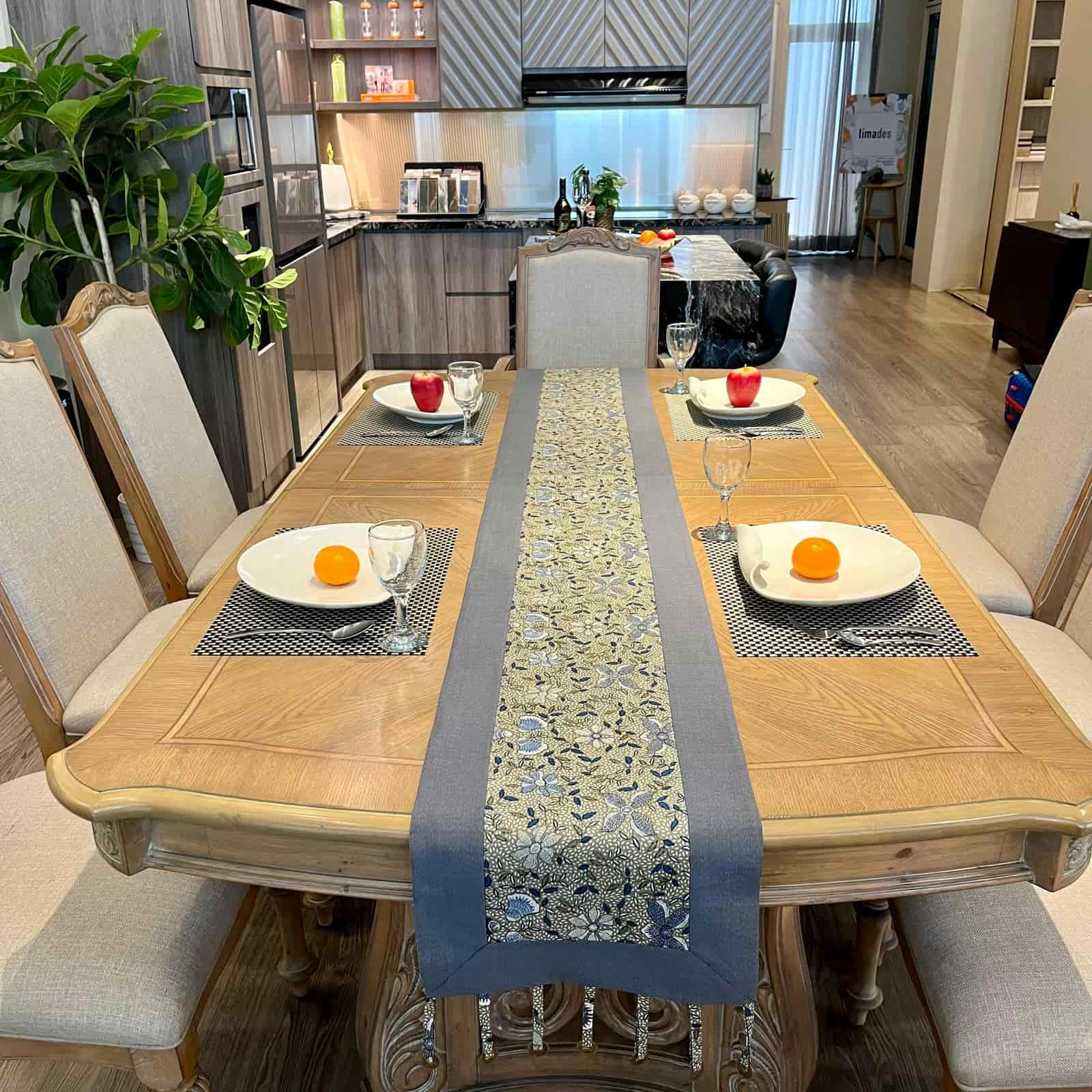 Table Runner Batik Cuwiri