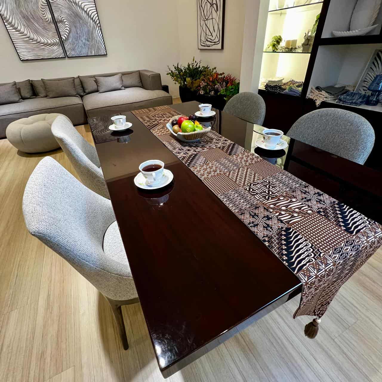 Table Runner Sesuai Ukuran Meja Makan
