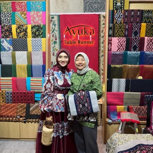 Ibu Wahyu Prasetyo Hadi Mengunjungi Booth Ayuka