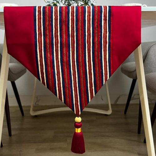 Table Runner dengan Tassel